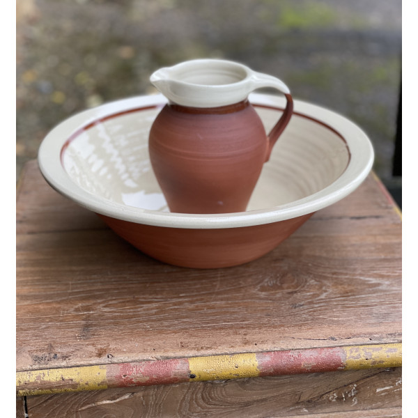 Salad Bowl in Old English White
