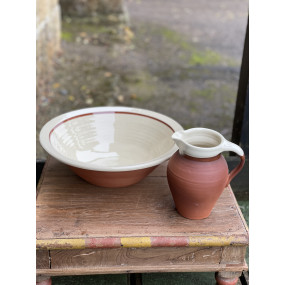 Salad Bowl in Old English White