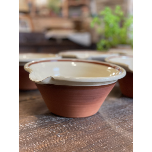 Lipped Pancheon in Old English White