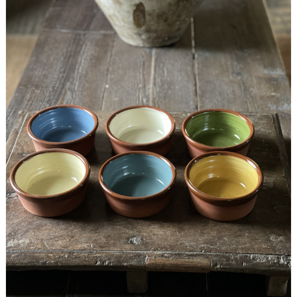 Pie Dishes available in 6 colours