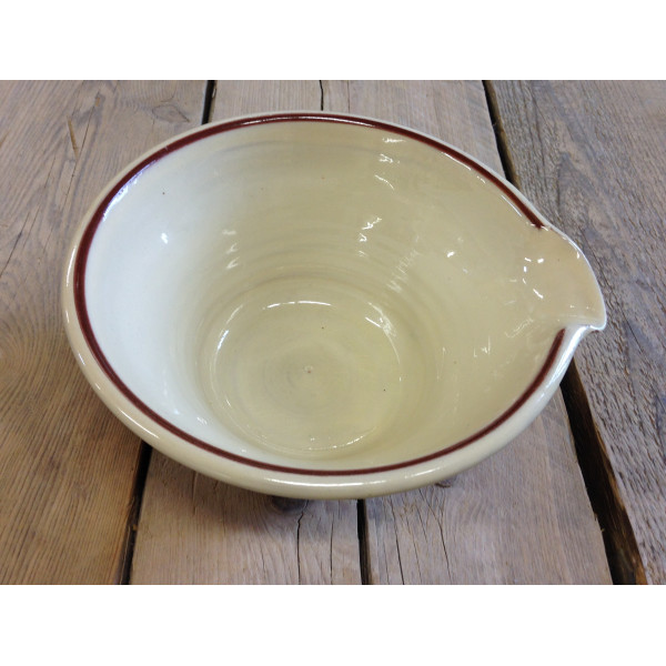 Lipped Pancheon in Old English White